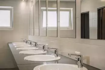 Detailaufnahme 7 Waschbecken im Sanitärraum