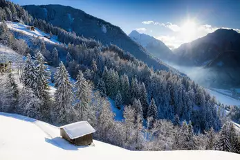 Winterlandschaft Luftausnahme vom Berg bei Sonnenschein